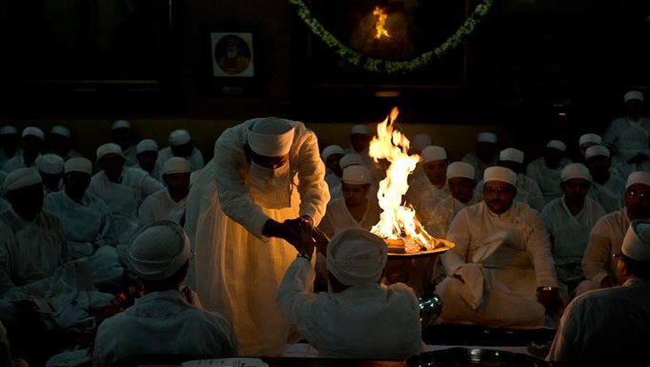 Ein ğašan-Ritual mit 300 Priestern (Mumbai 2011), Foto von Kainaz Amaria