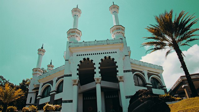 2023-12-12----indonesien---moschee---fadly-suhada-dhipuglawcs-unsplash-640x361 Indonesia, mosque